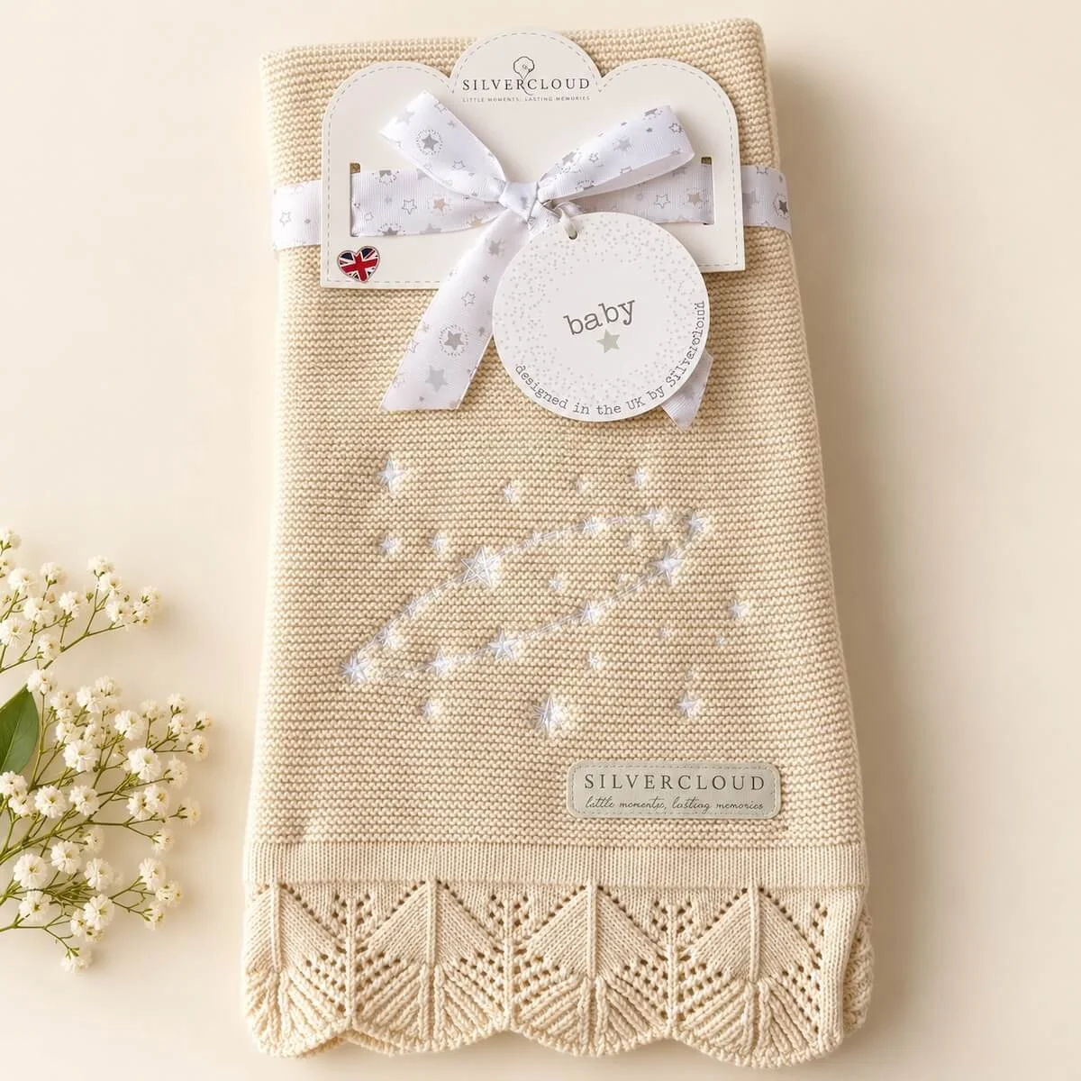 Silvercloud cream knitted baby blanket with embroidered stars and decorative scalloped edging, included in baby boy gift hamper 70 x 90 cm.