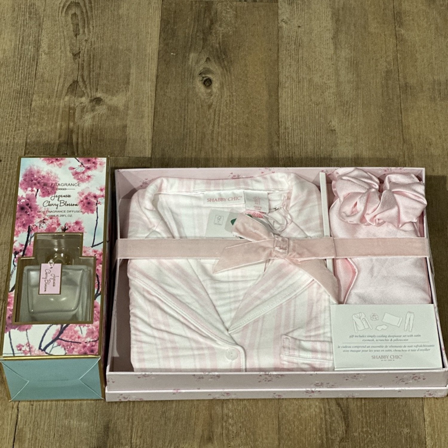 Diffuser with a boxed set of pajamas with pillowslip, eye cover and hair tie.