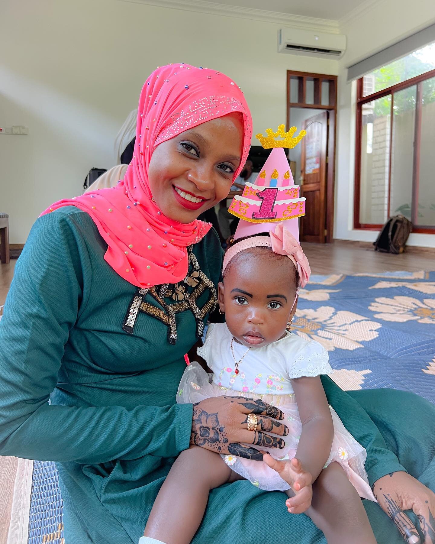 How it started vs. how it&rsquo;s going&hellip; scroll ⬅️ to see Jokha and little Dilshad right after birth. 

Jokha started attending WAJAMAMA&rsquo;s &lsquo;Uzazi Bora Pamoja&rsquo; at the beginning of her third trimester. At that time, her pregnan