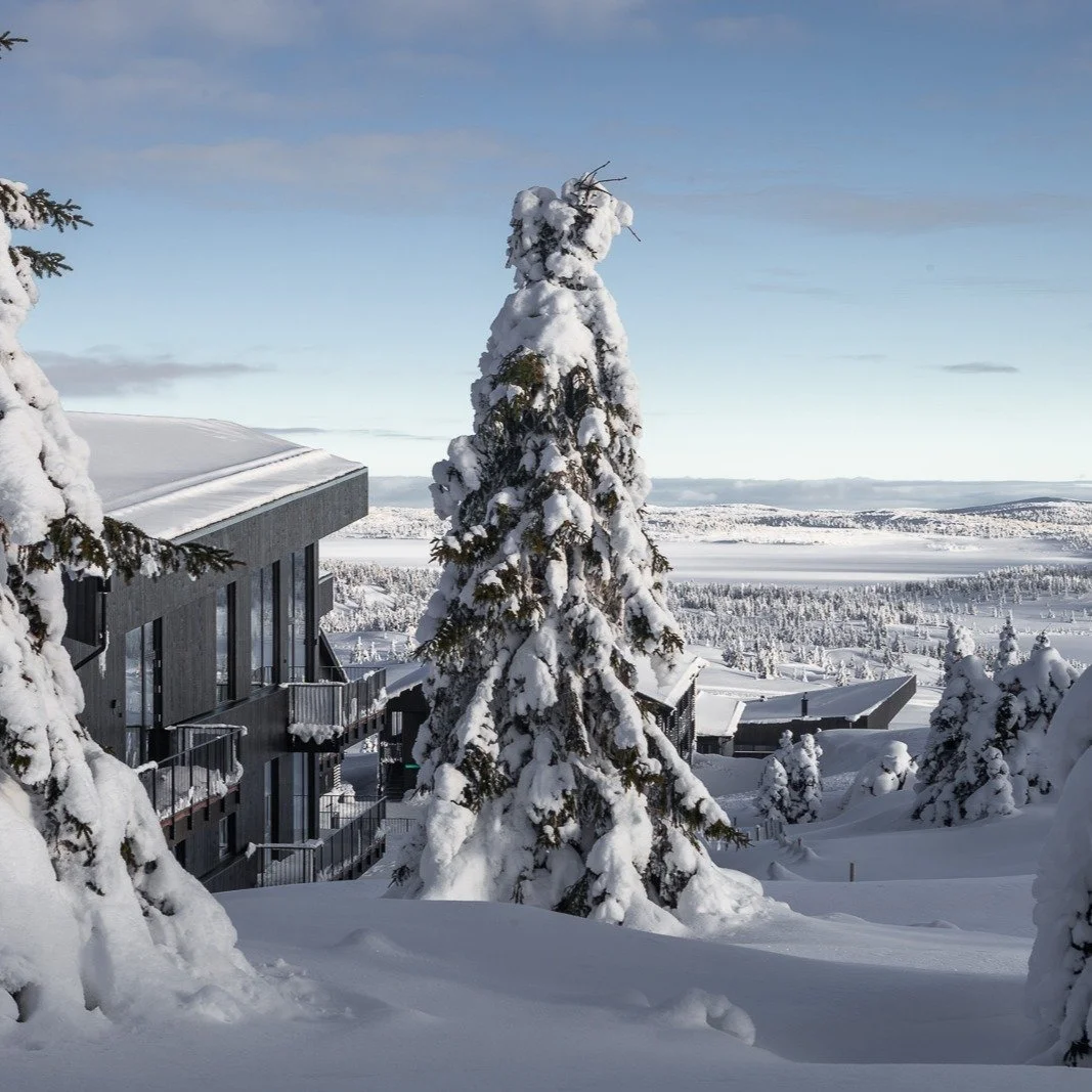 Leilighetsbyggene p&aring; Pellestova i nydelig sn&oslash;dekt fjellandskap!

#pellestova #hafjell #ramarkitektur #leilighetp&aring;fjellet #vinterferie #arkitektur