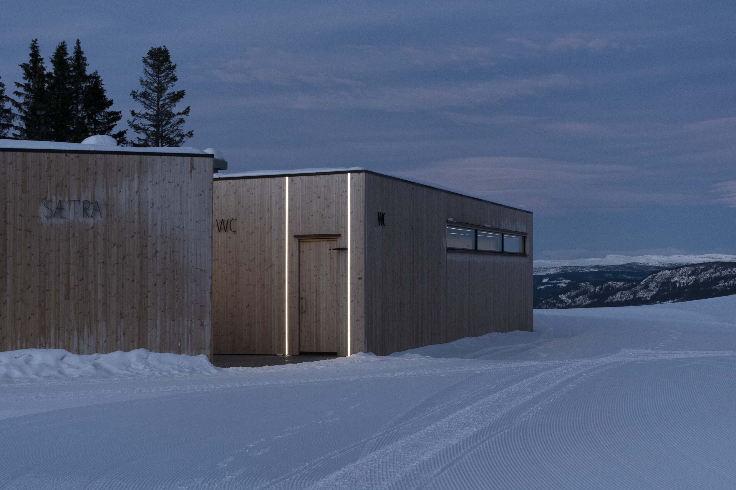 CAFÉ OG TOALETTBYGG - MOSETERTOPPEN