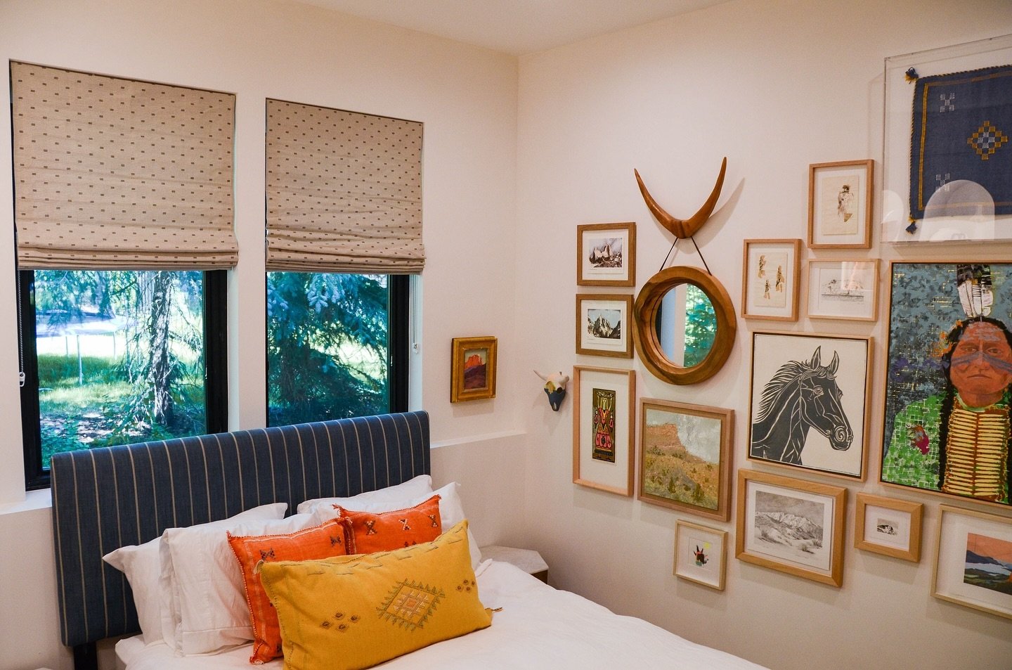 Soft, sleek, and space-saving! ✨ Graber seamless Romans add texture without the fuss of drapes. Perfect for cozy vibes! 

#ParkCity #SaltLakeCity #WindowShades #UtahHomes #InteriorStyle #CustomWindowTreatments #MidwayUT #HeberValley #HomeDesign #Grab