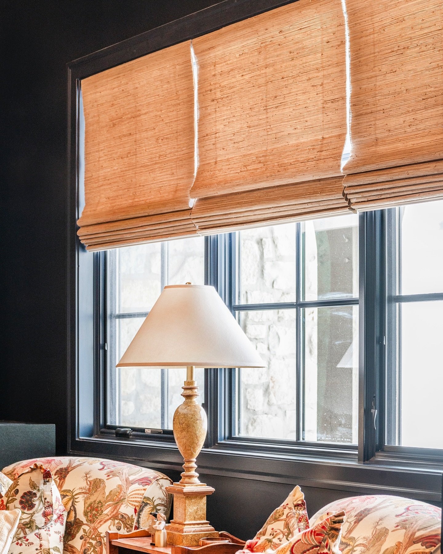 Not just any shades &ndash; these Roman stunners have a PhD in coziness. Effortlessly elegant and as reliable as your morning coffee, they bring that soft, diffused light just right for lazy afternoons and good reads. Plus, they&rsquo;re automated, s
