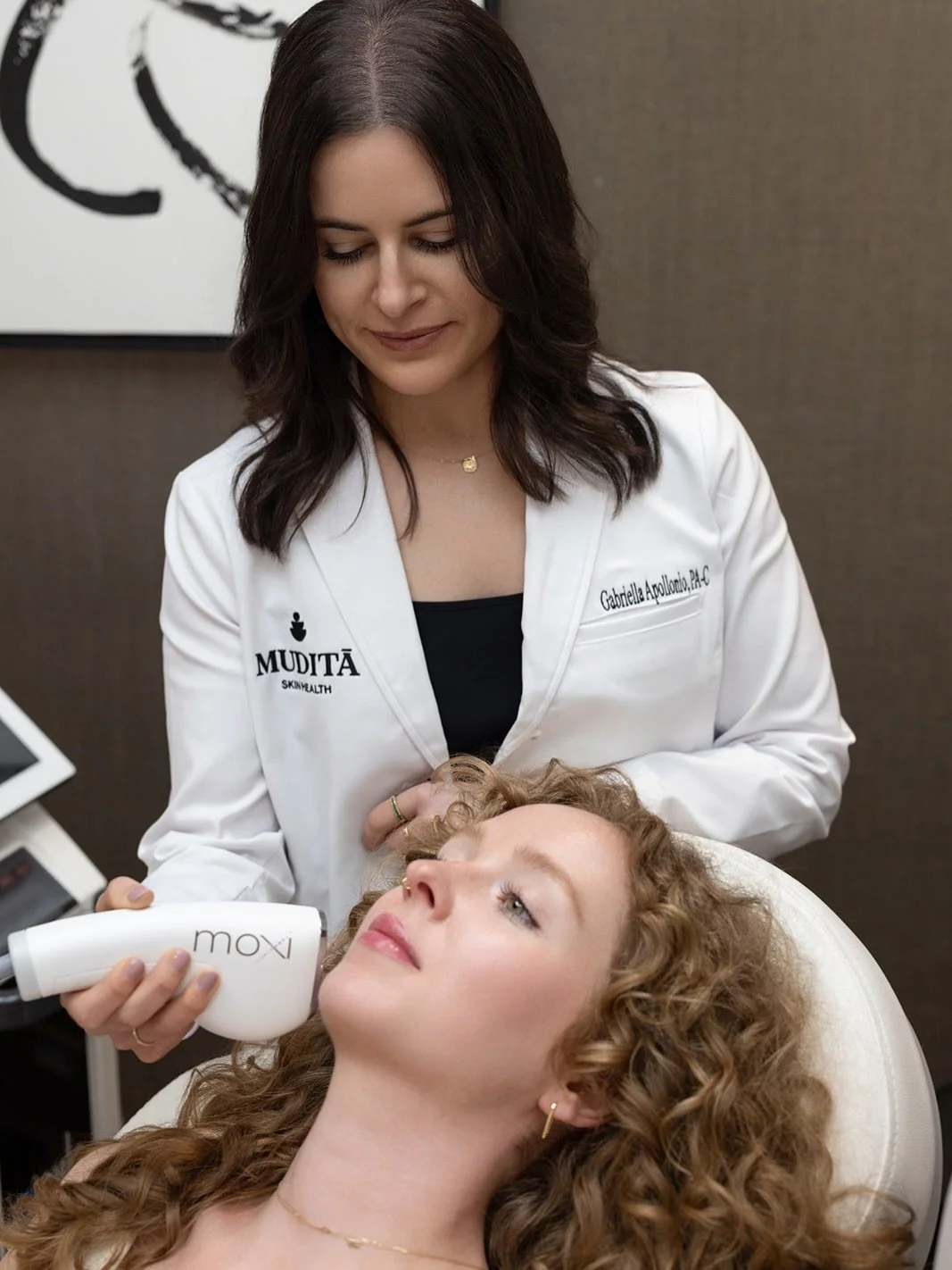 OUR FINAL GIVEAWAY❗️

💜 DAY 5 - arguably the one everyone has been waiting for - $650 MOXI treatment! ⚡️

Swipe the carousel for some recent results, just after a single session 😍

TO ENTER GIVEAWAY:
✨ Must follow our account (we will check!)
✨ Lik
