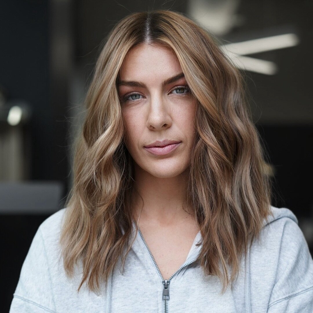 Obsessed with this dimensional bronde by Mercy @manes.bymercy ✨ using @lorealpro to lighten + @kerastase_official to treat and style.

reserve your moment of self care
hushraleigh.com | 919.706.0324