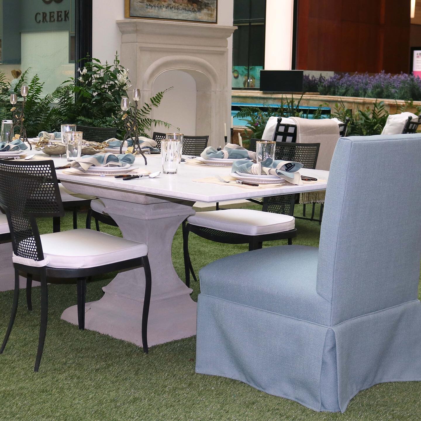 Thrilled to have been a part of “Cocktails on the Terrace” at the @atlantahomesmag #luxurylivingshow @shopphippsplaza last week!
Special thanks to @valeriegarrettinteriors, @hartstonetile and @floralis_garden_design f