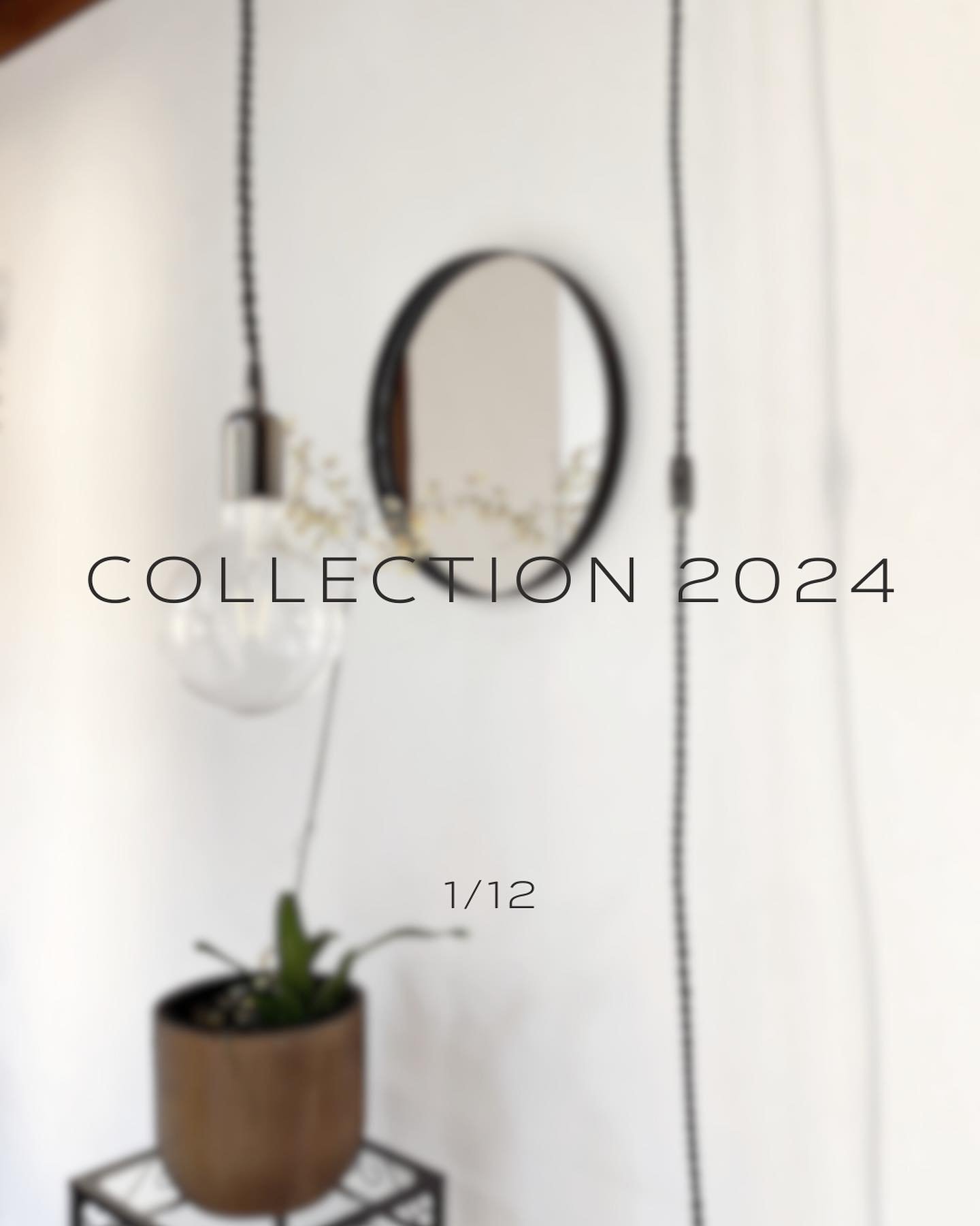 &iexcl;Collection 2024 comienza aqu&iacute;!

Con el lanzamiento oficial de la C&aacute;psula 1/12 - una l&aacute;mpara colgante en macram&eacute;. 

✨Elaborada a mano con cinta tejida de color negro
✨5 metros de cable tejido 
✨Opci&oacute;n de luz c