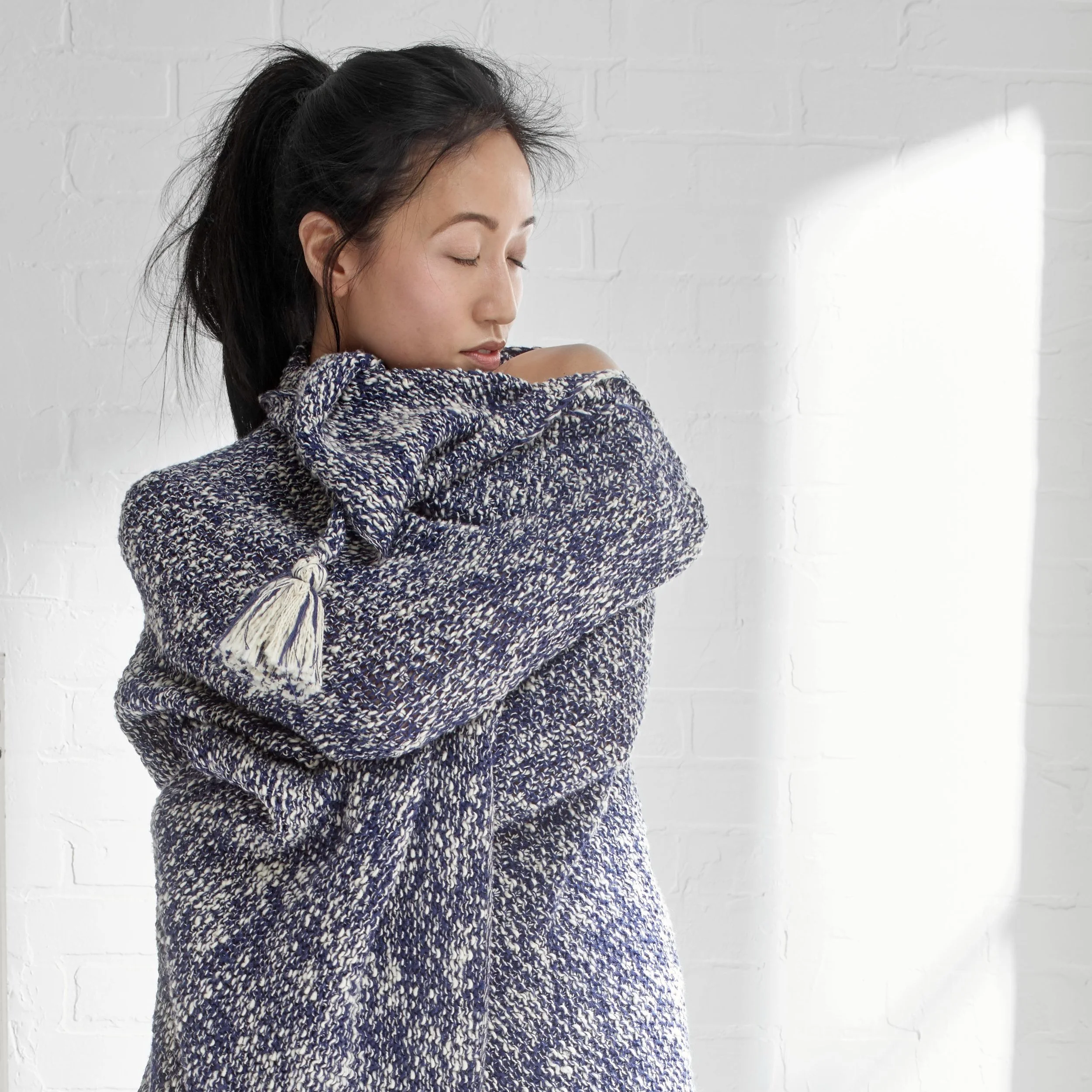 ~~Navy Moss Throw - Model 3.jpg