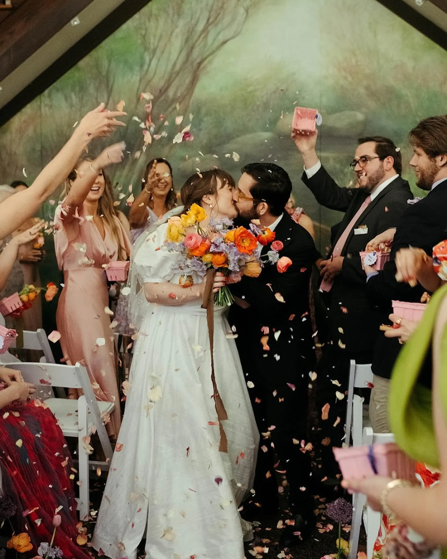 They&rsquo;re the king and queen of @coolstuff.nyc, and their wedding lacked none. 

Link in bio for how these Brooklyn-based designers brought bold, modern touches to their historic venue. 

👫 @hello_anna_b @alburynyc 
📸 @rachelleinerphoto 
💐 @lo