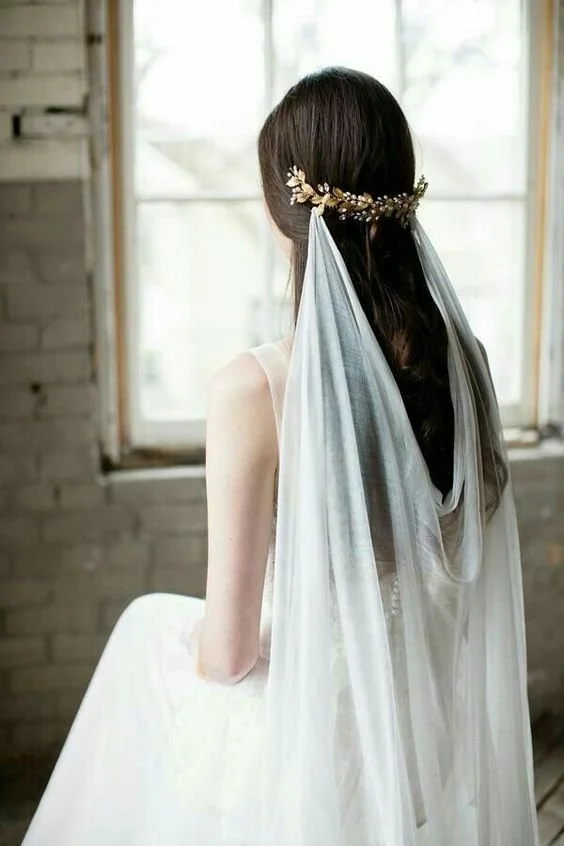 Draped bespoke veil 