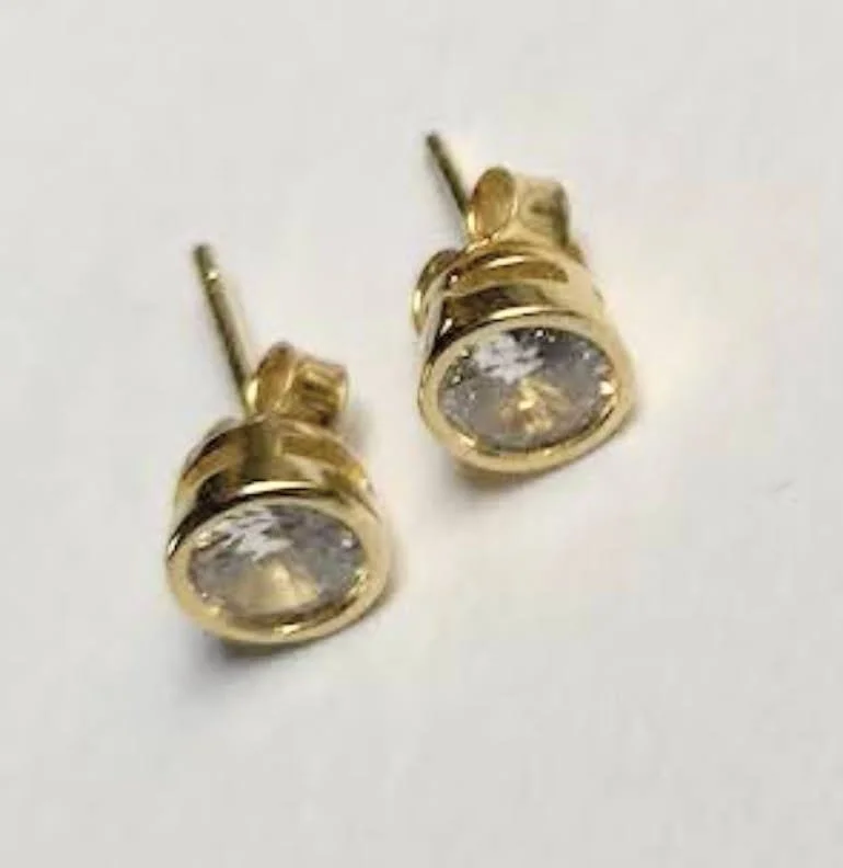 SOLITAIRE GOLDEN CIRCONIA EARRINGS MARIA SARINANA.jpg.jpg