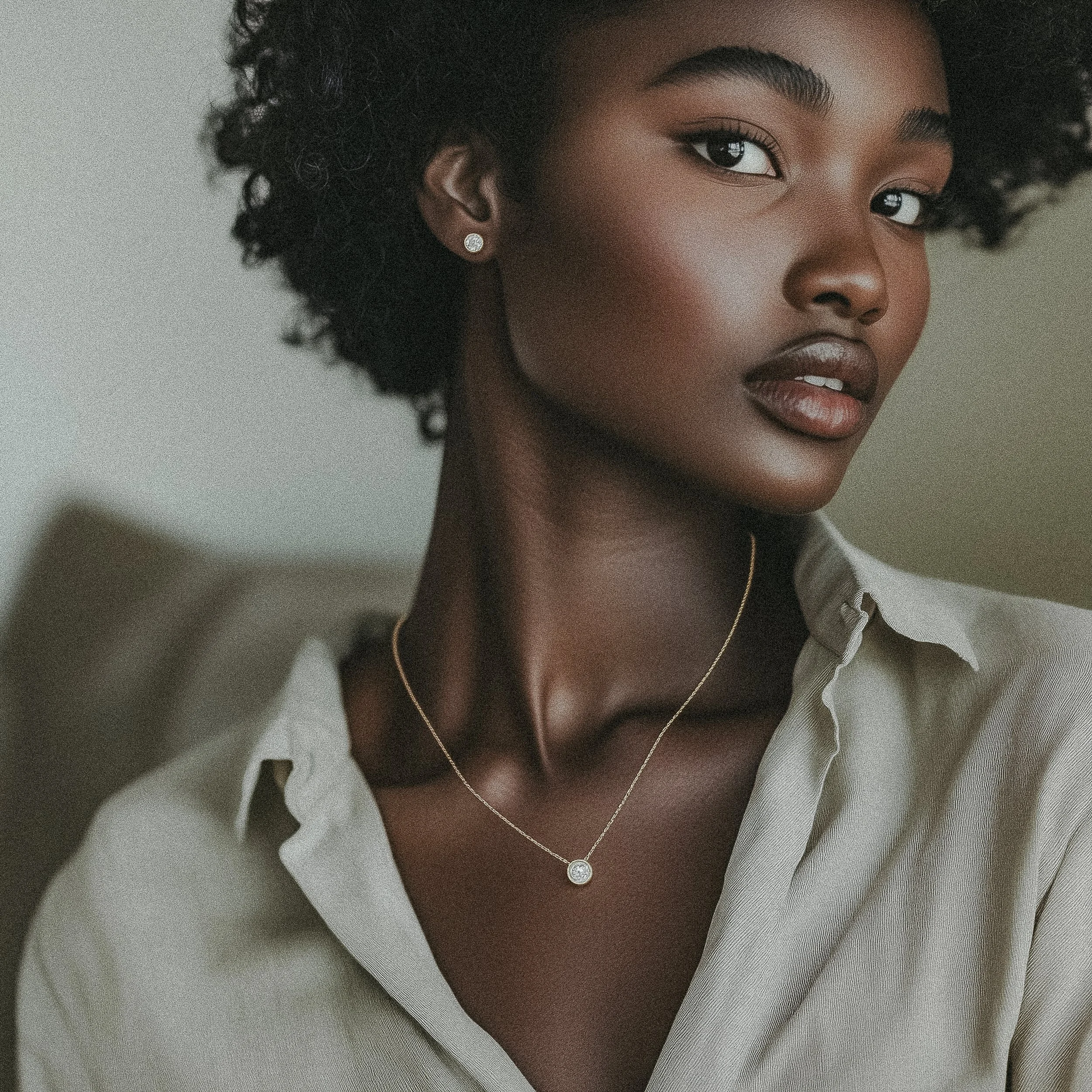 The Punto de Luz - dainty solitaire necklace and earrings