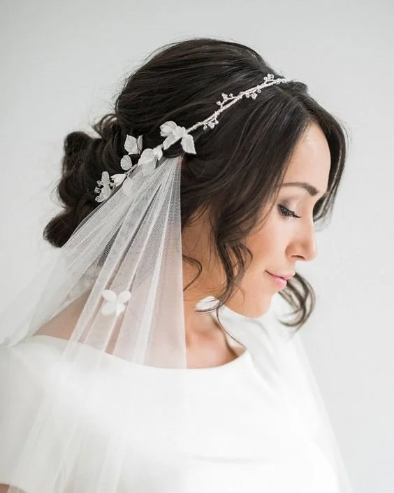 CROWN VEIL BOHO STYLISH ROMANTIC MARIA SARINANA BRIDES.jpg