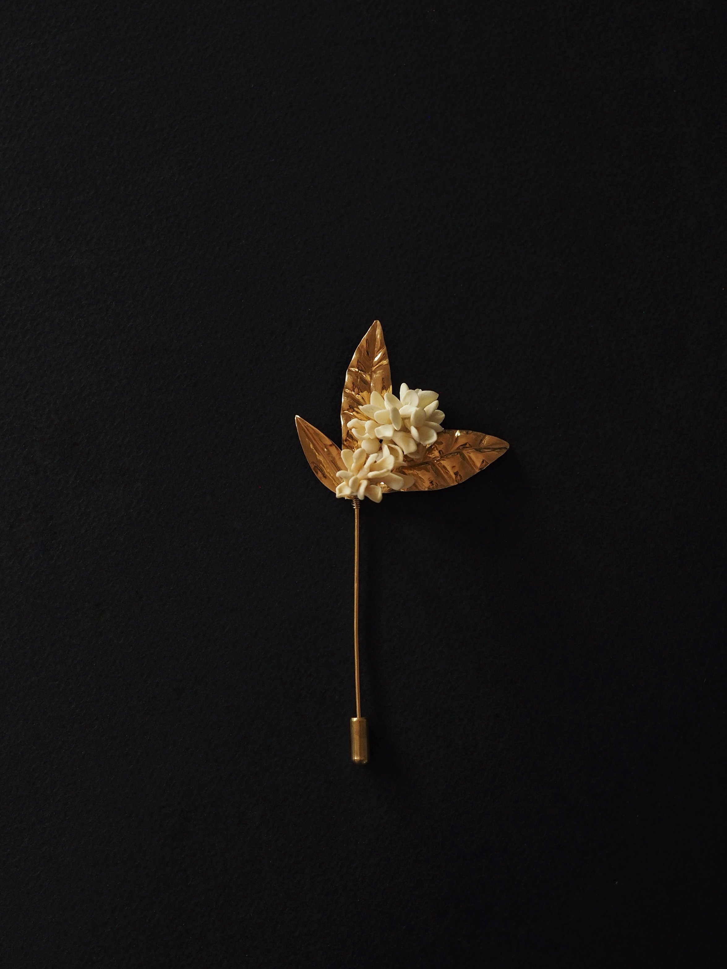 hand-made-vintage-style-brooch-porcelain-flower.jpg