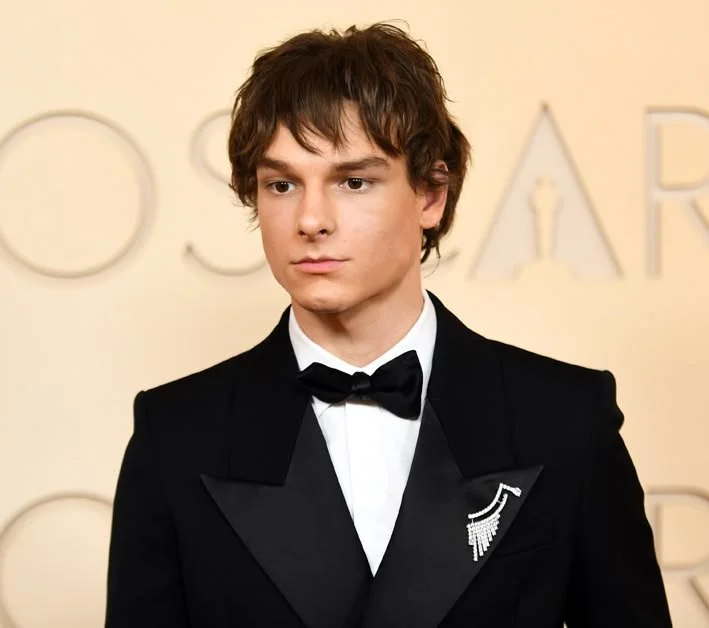 celebrity lapel pin  style.jpeg