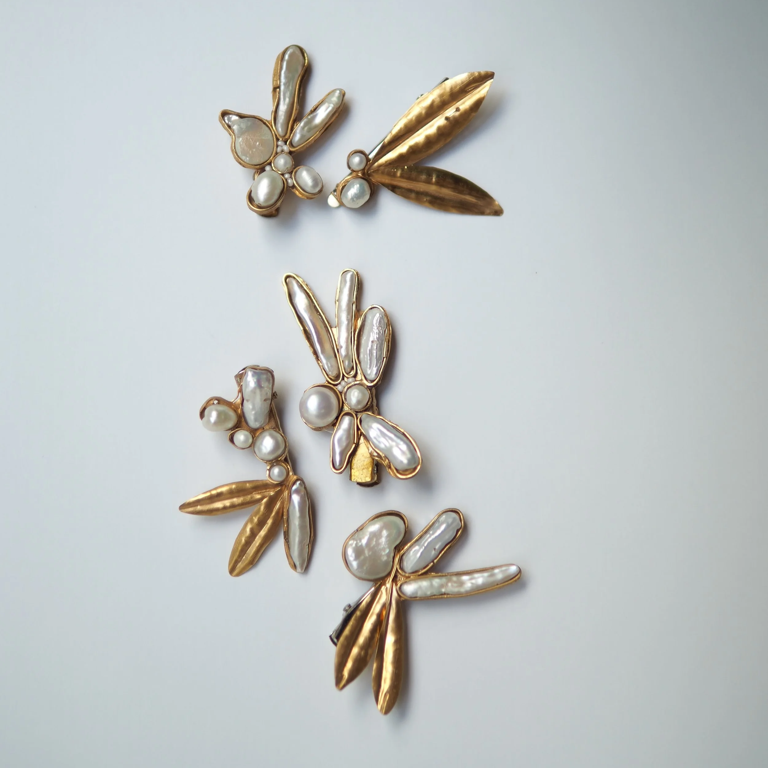 pearl-brooch-hair-lapel-styling-maria-sarinana.png