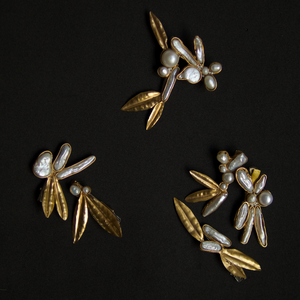 anakena-pearl-brooch-modern-bridal-accessory-MARIA-SARINANA.png