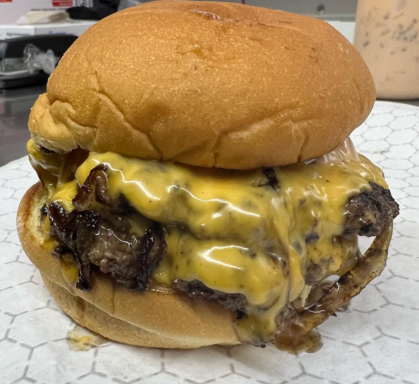 Sometimes you just need a good dive bar burger. Like the OG Oklahoma doubled up. 🍔❤️
.
.
.
.
#burgers #smashburger #burger #cheeseburger #nashville #nashvilleburger #nashvilleburgers #nashvillefood #nashvillefoodies #nashvilleeats #eatlocal #onionbu