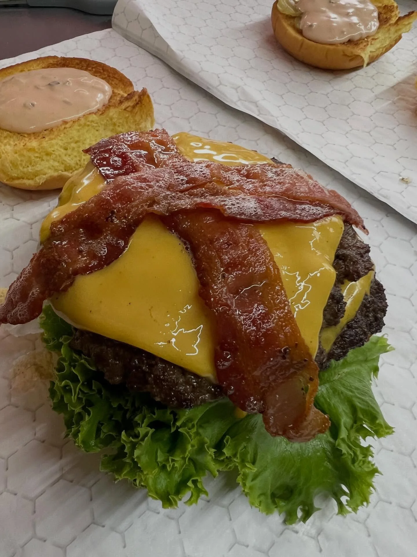 ❌ marks the spot 🎯
.
.
.
.
#burgers #smashburger #burger #cheeseburger #nashville #nashvilleburger #nashvilleburgers #nashvillefood #nashvillefoodies #nashvilleeats #eatlocal