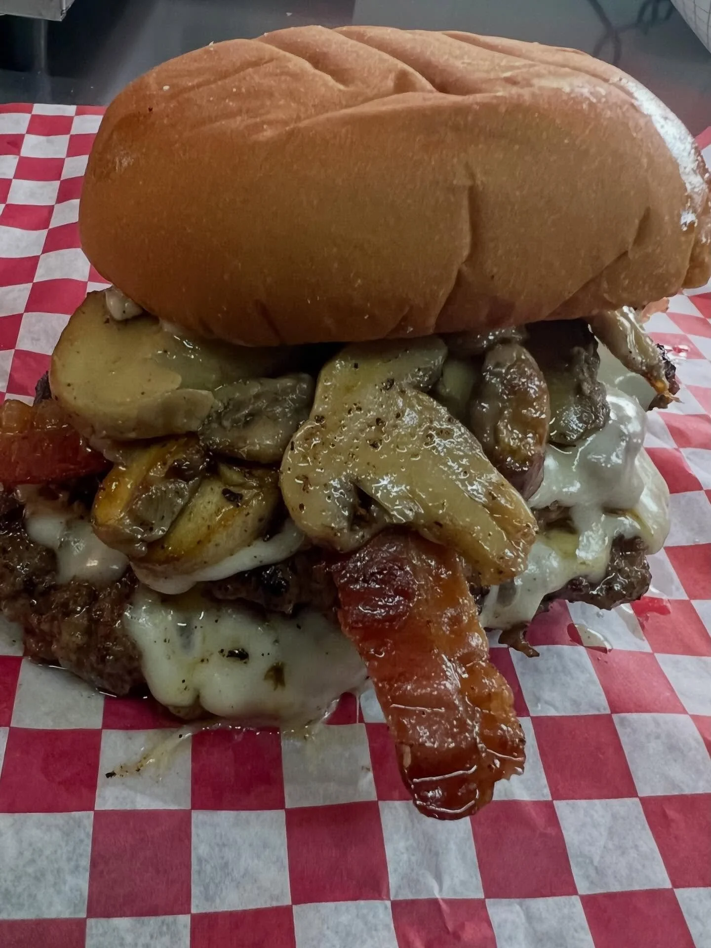 Shroom Boom - grilled onion smash burger, pepper jack cheese, bacon, grilled mushrooms, boom boom sauce 😍
.
.
.
.
#burgers #smashburger #burger #cheeseburger #nashville #nashvilleburger #nashvilleburgers #nashvillefood #nashvillefoodies #nashvilleea