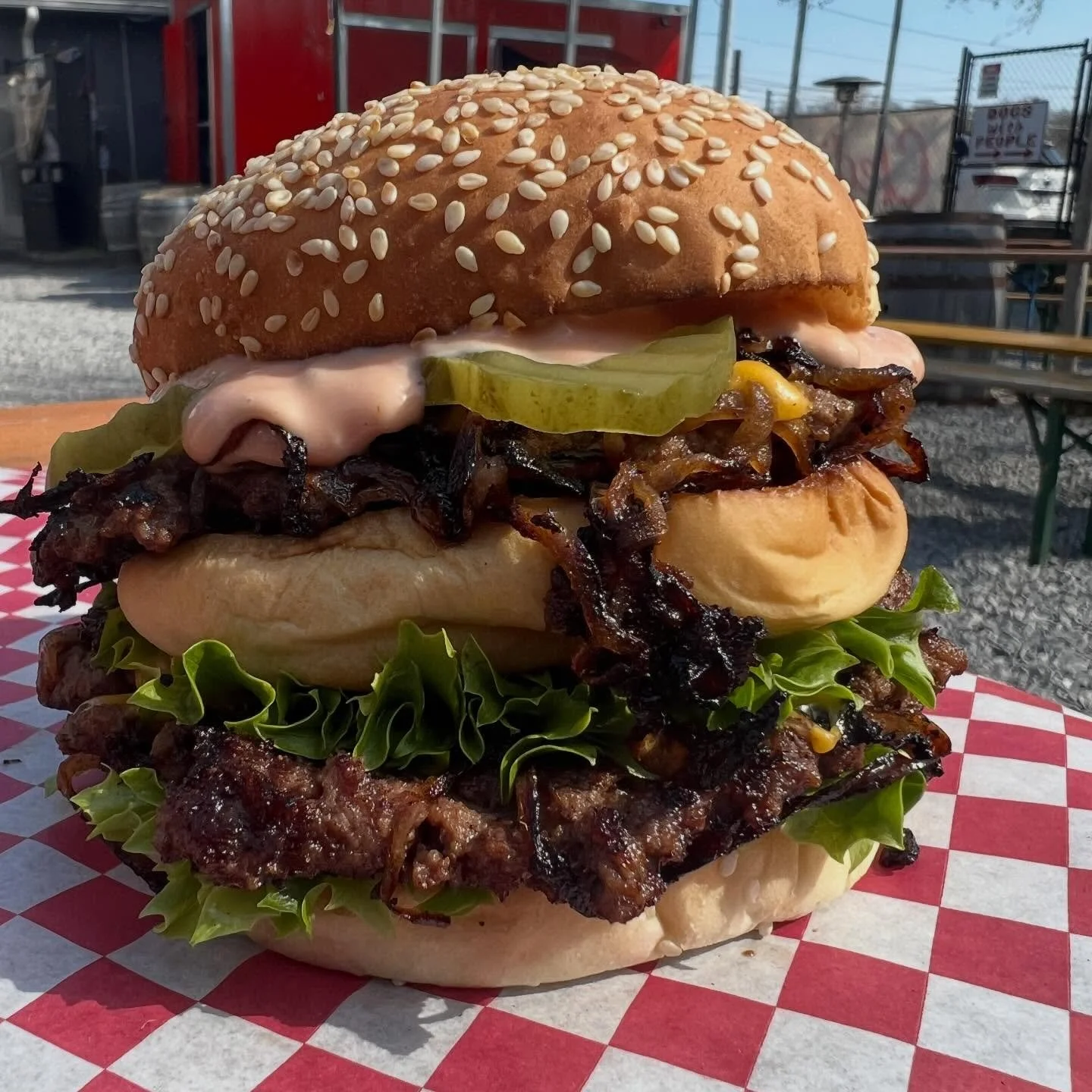 Big Smack - Our take on an American classic, two grilled onion smash burgers, American cheese, special sauce, pickles on a sesame seed bun 😍
.
.
.
.
.
#burgers #smashburger #burger #cheeseburger #nashville #nashvilleburger #nashvilleburgers #nashvil