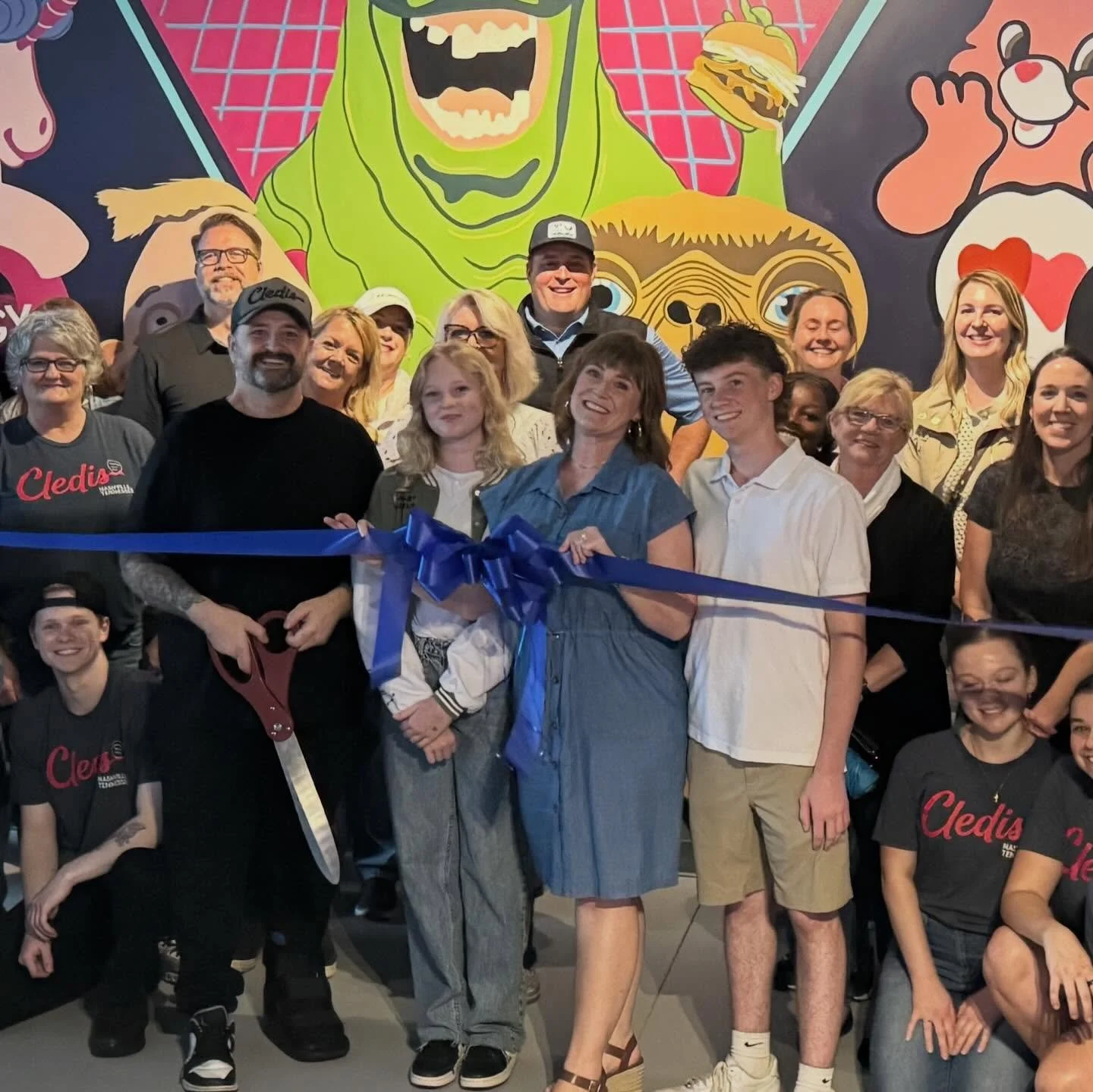 WHAT A YEAR. Thank you to everyone who helped make 2025 so memorable for Cledis! Recap ❤️⬇️❤️
.
❤️Opened in Bellevue 
❤️Music Video w/ @russelldickerson 
❤️Nashville Burger Week - Best Burger 
❤️Best of Nashville - Best Burger 
❤️Fed Over 1,000 Peopl