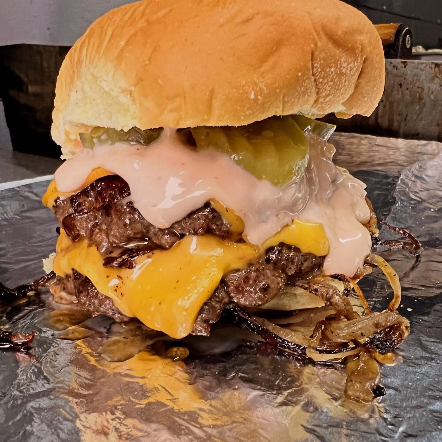 Come cuddle up next to a nice, warm burger tonight. Come hang with us before the weather gets here tomorrow. 🙂🔥
.
.
.
.
#nashvilleburger #nashvillefood #nashvillefoodies #nashvilleeats #eatlocal