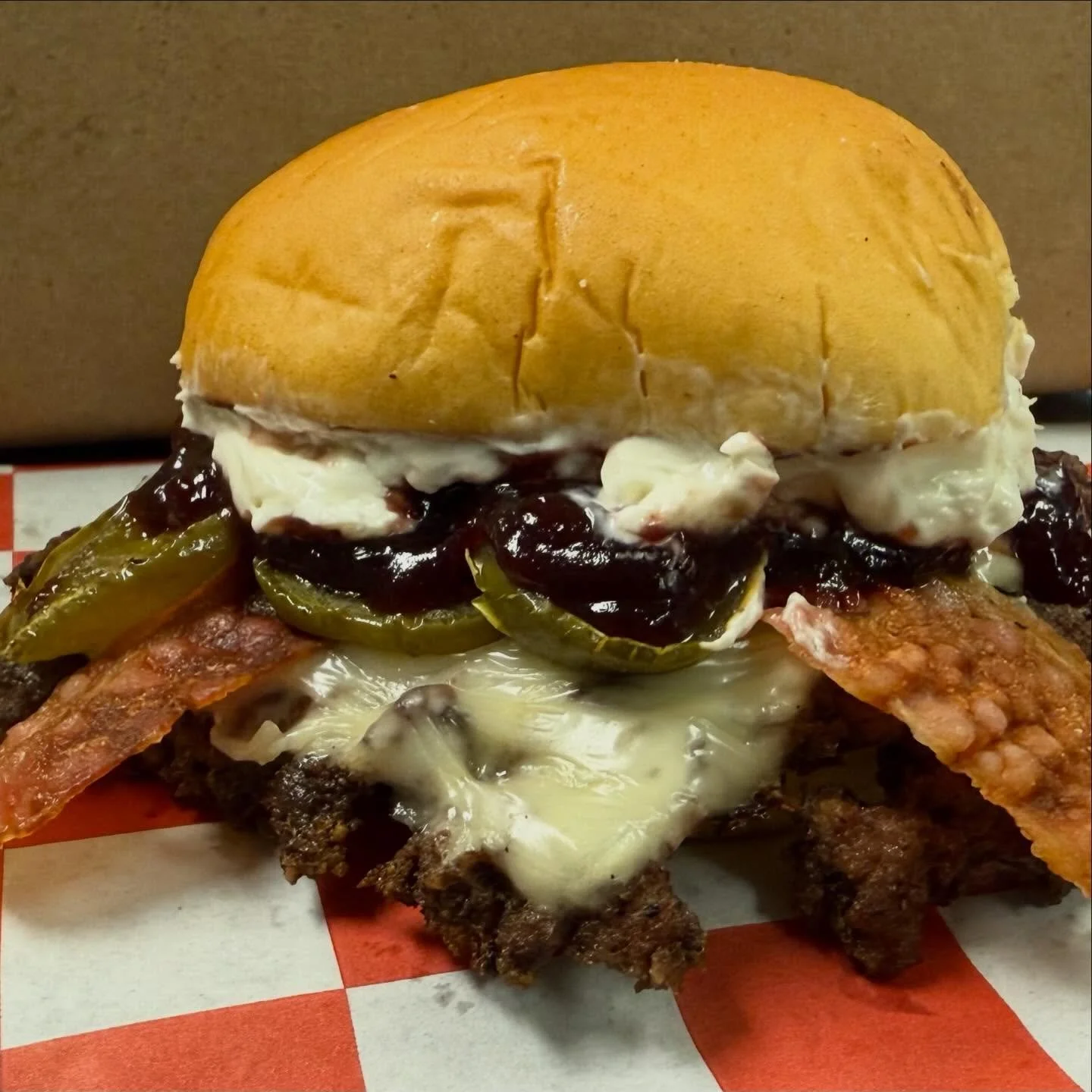 BlackBerry Smoke - white American cheese, bacon, grilled jalape&ntilde;os, whipped mascarpone, blackberry preserves ❤️🍔