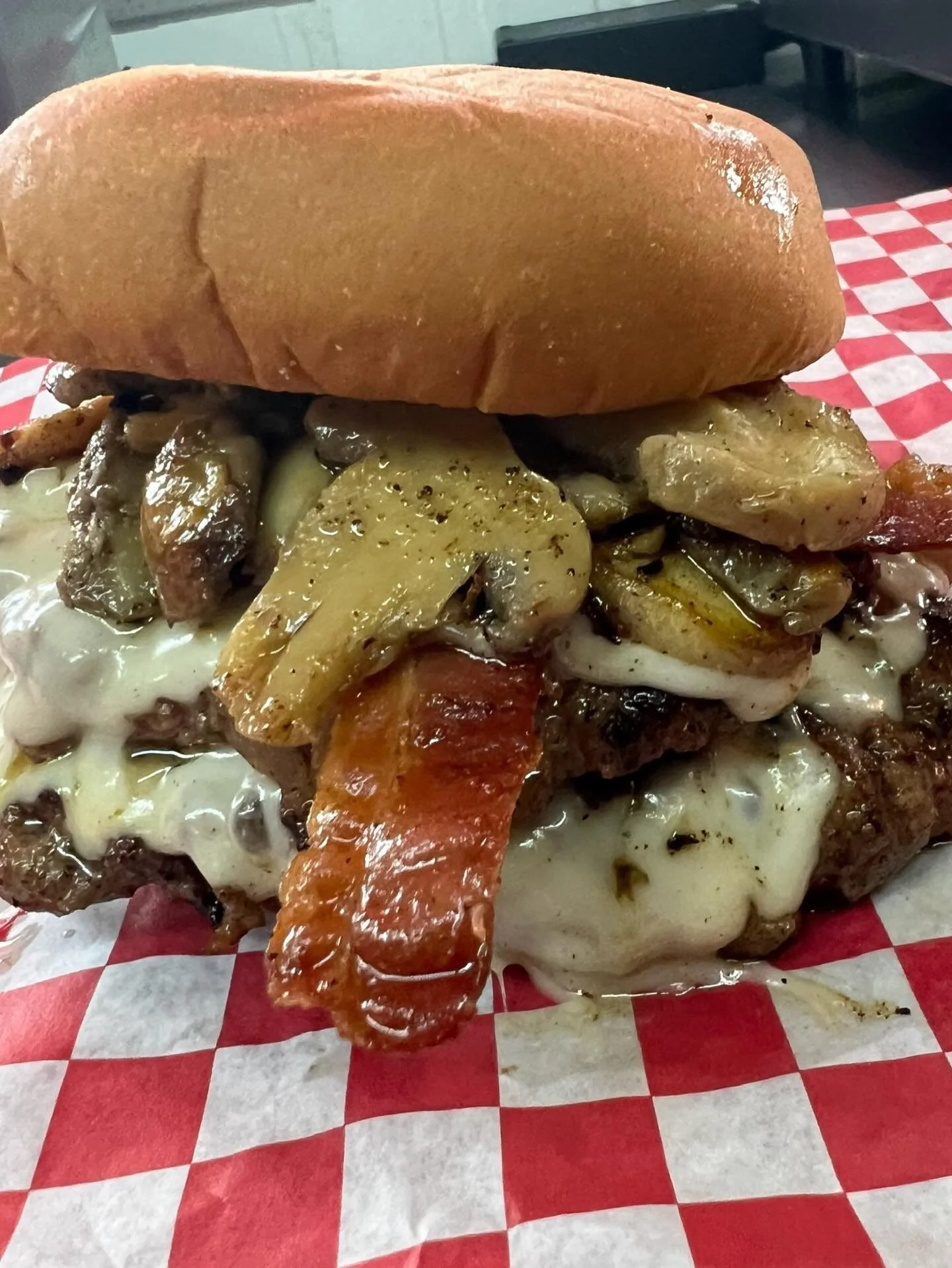 SHROOM BOOM - topped with pepper jack cheese, bacon, grilled onions, grilled mushrooms, boom boom sauce 🍄&zwj;🟫💥
.
.
.
.
#nashvilleburger #nashvillefood #nashvillefoodies #nashvilleeats #supportlocal