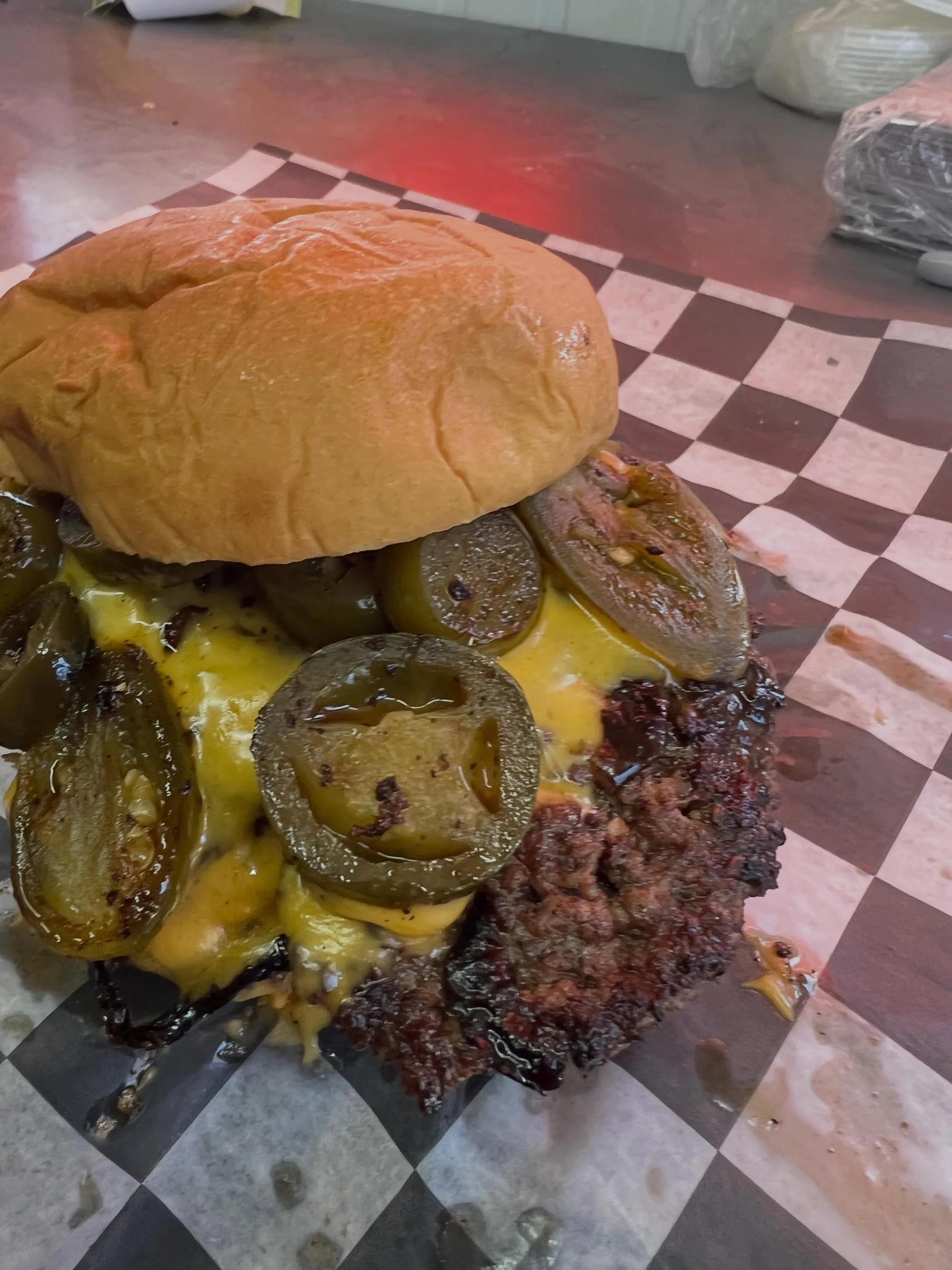 Always opt for the grilled jalape&ntilde;os 🔥🍔😍
.
.
.
.
.
#nashvilleburger #nashvillefood #nashvillefoodies #nashvilleeats #supportlocal