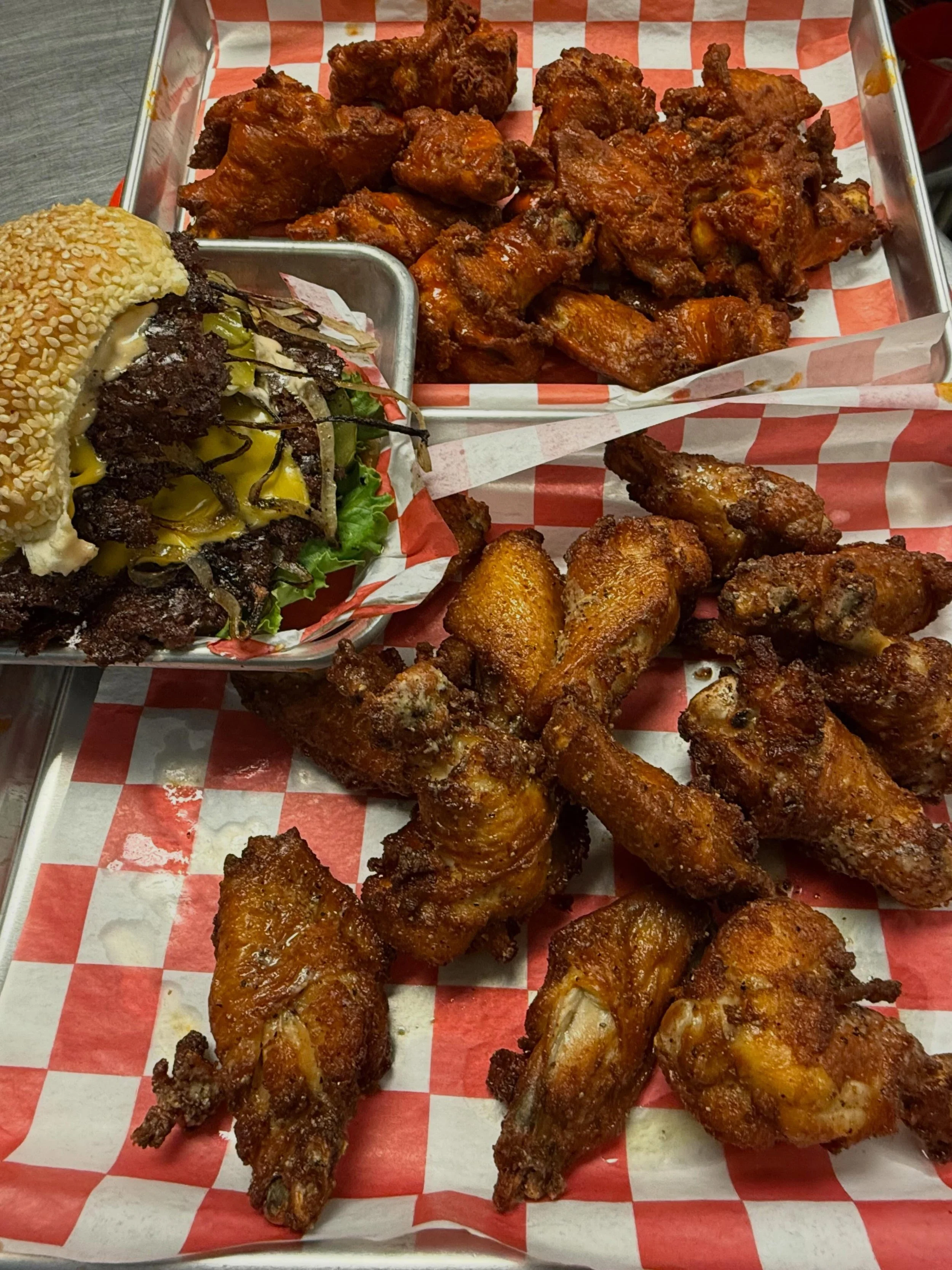 WING WEDNESDAY - 99 cent wings all day long 🐓🔥
.
.
.
#nashvilleburger #nashvillefood #nashvillefoodies #nashvilleeats #supportlocal