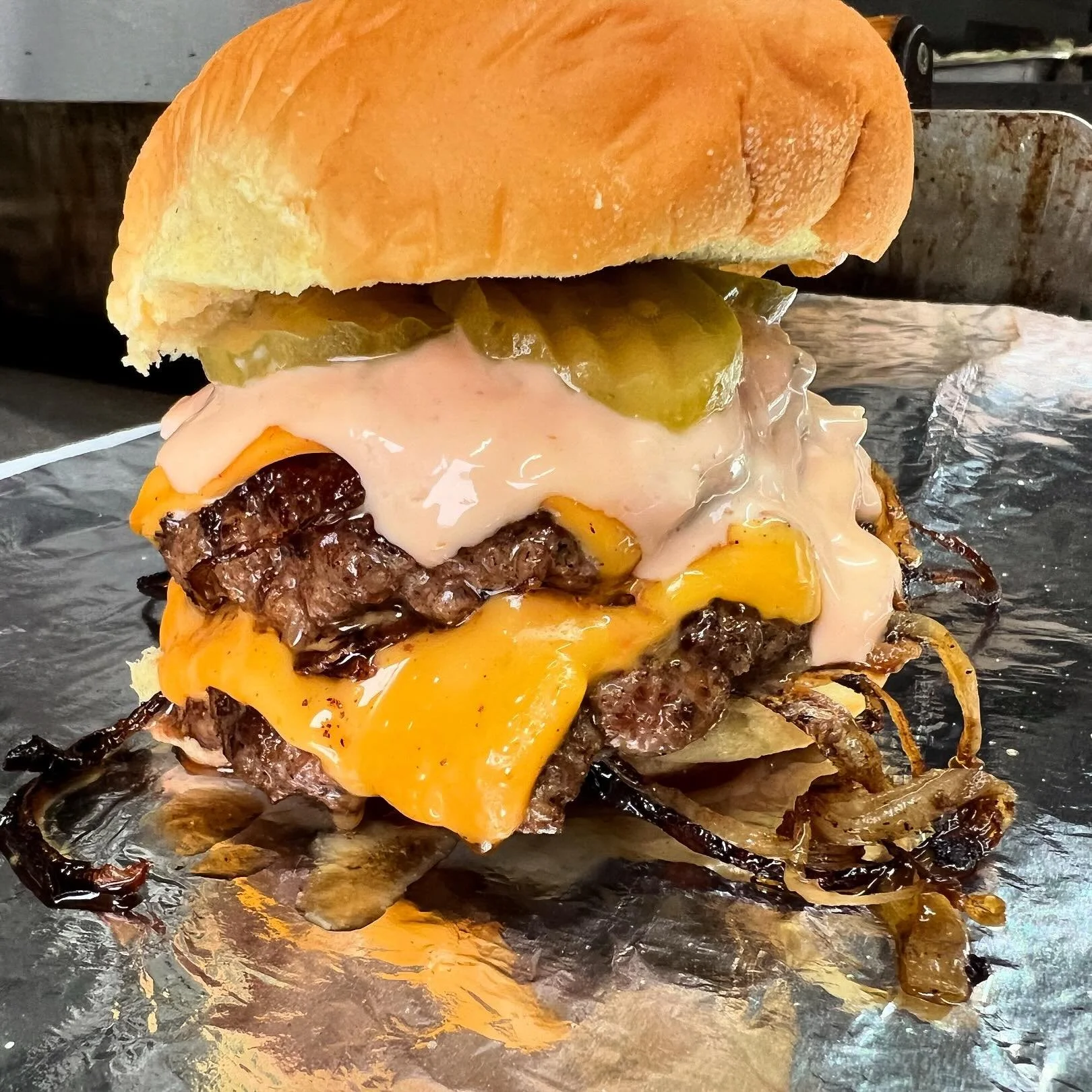 Oklahoma Smash - traditional Oklahoma grilled onion burger, American cheese, pickles, Cledis sauce 🍔🔥❤️
.
.
.
.
#nashvilleburger #nashvillefood #nashvillefoodies #oklahomaburger #supportlocal