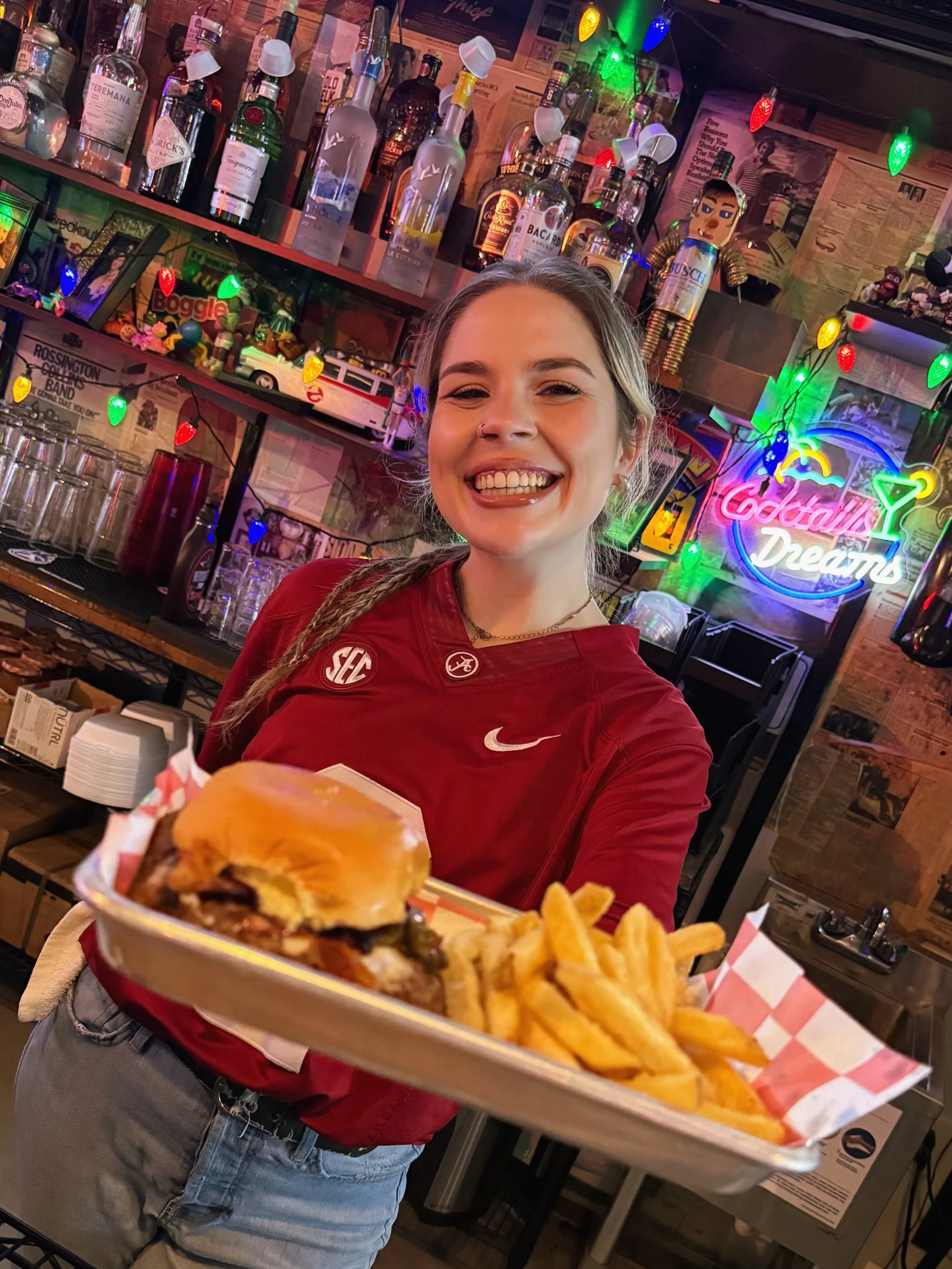 Try the Blackberry Smoke at Cledis and go see Hanna in Bellevue!  AND&hellip; did you have a Teddy Ruxpin growing up? 
Comment Below 👇 
-
#cledis #nashvilleburgers
