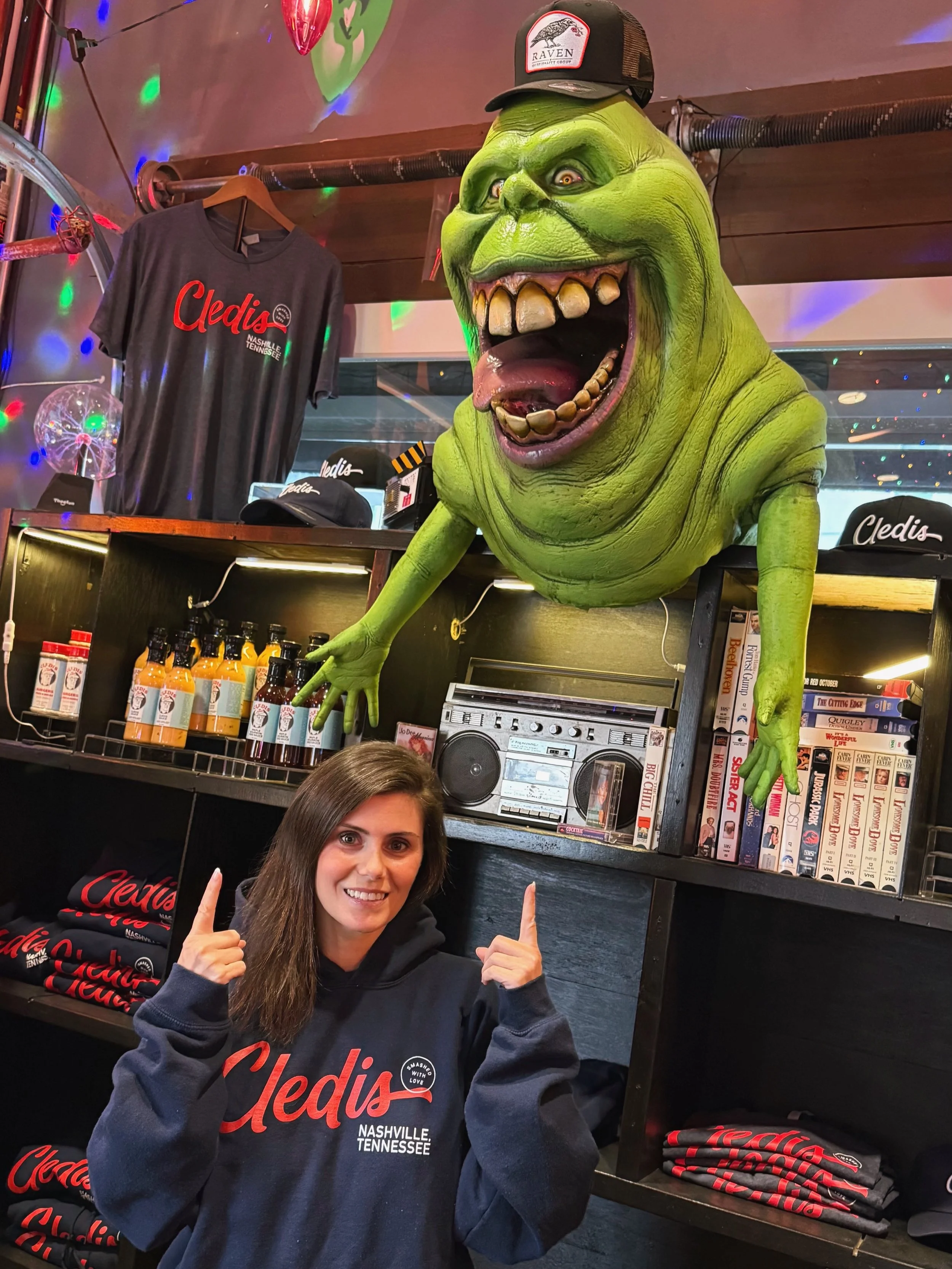It&rsquo;s getting closer to Halloween, so you need to try the Ghost Rider at Cledis!  AND, say hello to Deb too! 🍔
-
#nashvilleburgers #nashvillefoodie #burgers