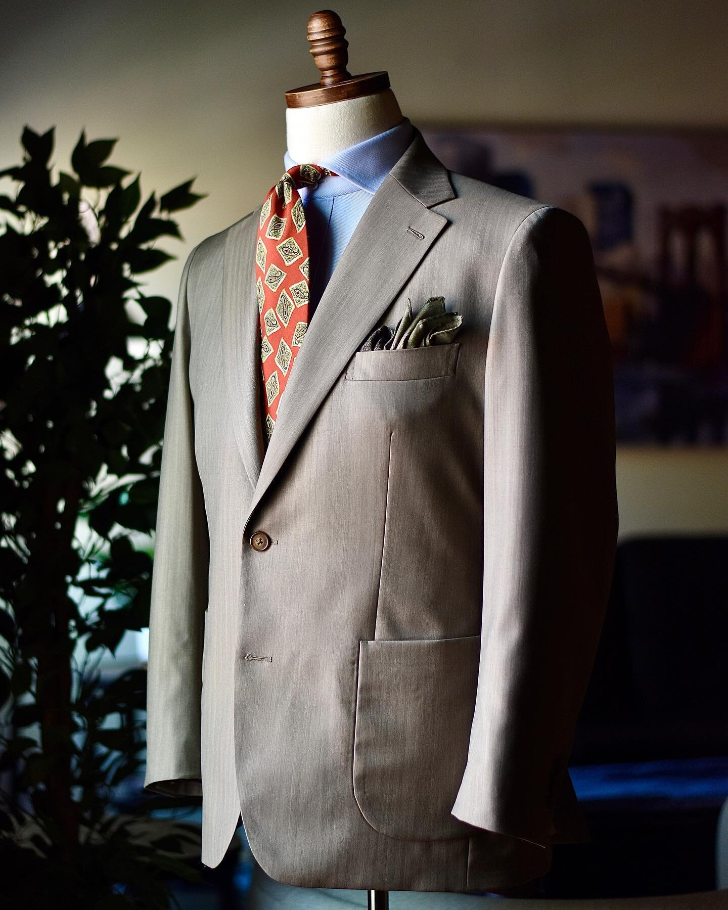 Spring is here and this beautiful tan herringbone suit is the perfect transition into summer! Paired with a pop of orange and green this outfit is 👌🏽

#ascendcollection #suits #customsuits #menswear #mensstyle #style #spring #easter #durham #raleig