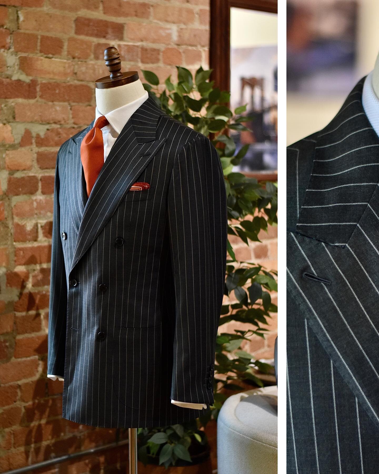 The pinstripe suit, a staple of menswear. This charcoal double breasted pinstripe paired with the orange tie &amp; a crisp white shirt is 👌. 

It&rsquo;s all in the details&hellip; notice the curved patch pockets &amp; Milanese buttonhole 👀

#ascen