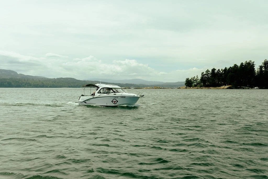 An image of a white small Beneteau Antares 7 boat vessel