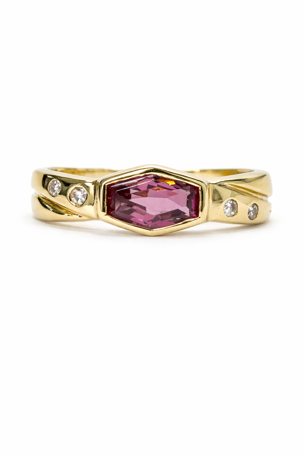 Elegant gold ring with pink sapphire.png