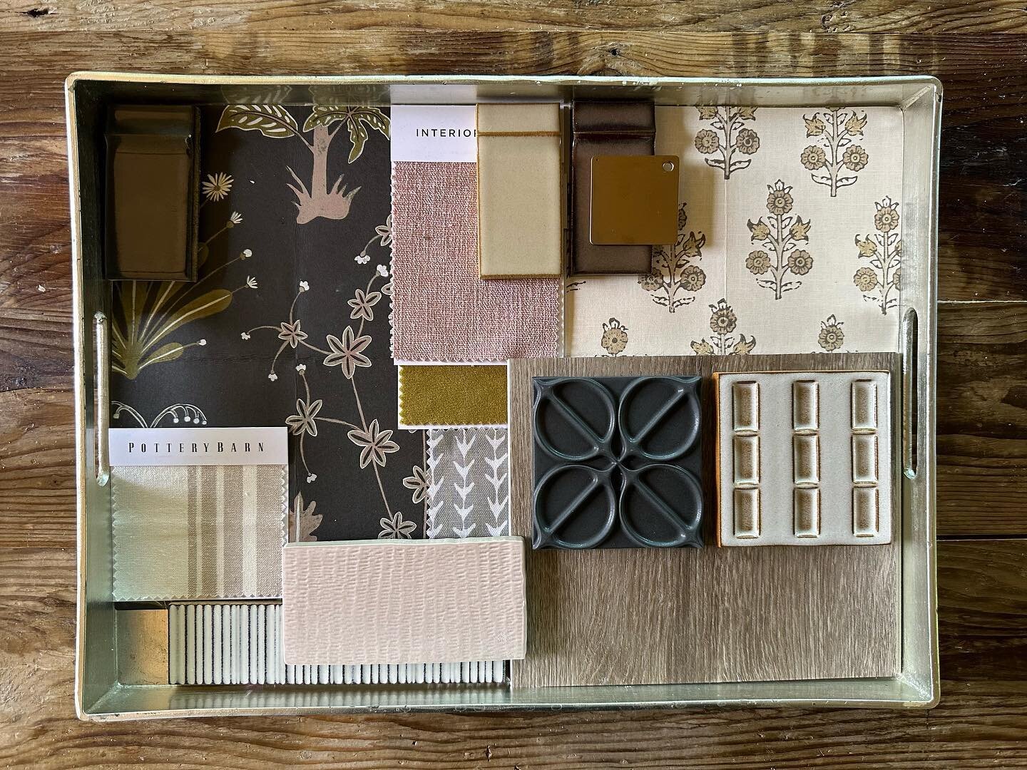 Materials &ldquo;Boards&rdquo; (or in our case trays)101:
We LOVE the part of the design process where we present the curated selection of materials, colors and finishes to our clients. This is an old school designer tried and true method to communic