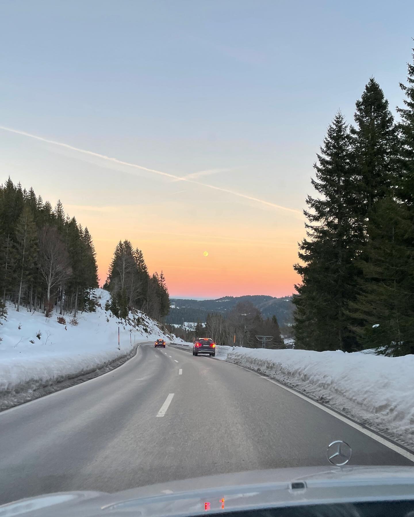 #moon #snow #sunset and #curvy #roads 🙏

#blackforest #hochschwarzwald