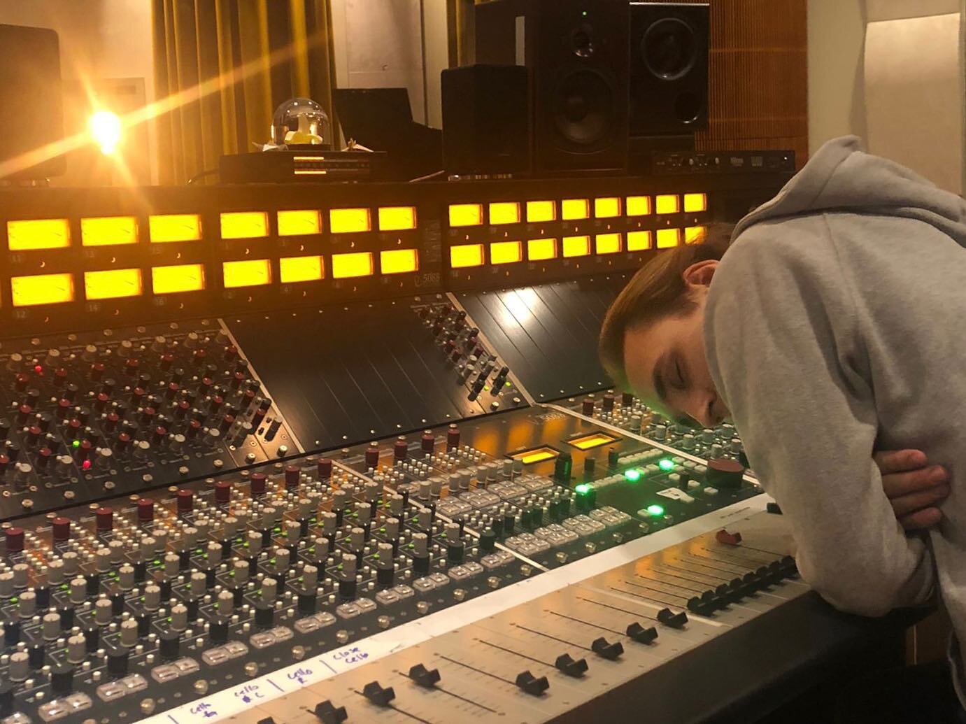 honoured to have assisted @dorisenhetgeluid recording last weekend ☺️

#rupertnevedesigns #recording #audioengineering