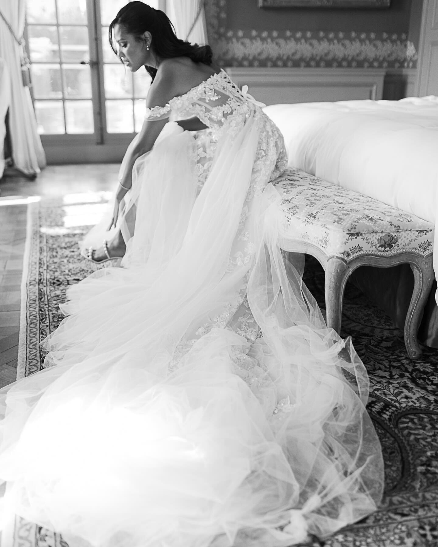 Timeless Beauty Meets Modern Romance ✨ Our bride, Tierra was a vision of timeless sophistication in her @galialahav gown. Her cathedral-length veil added a touch of elegance, perfect for the grandeur of @chateau_de_villette 

Featured in @brides 

Pl