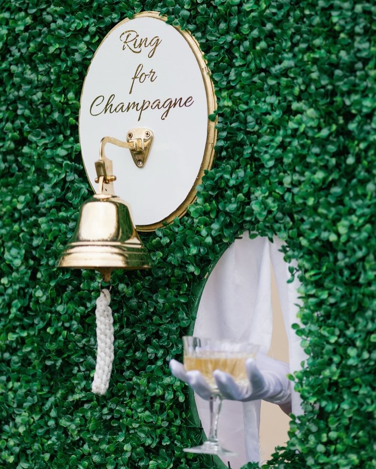 Champagne moments are simply timeless. Elevate your celebration with a sip of bubbly, served in exquisite coupes that add an extra touch of elegance.✨ It&rsquo;s those little details that create an unforgettable experience. 

Planning &amp; Design @k