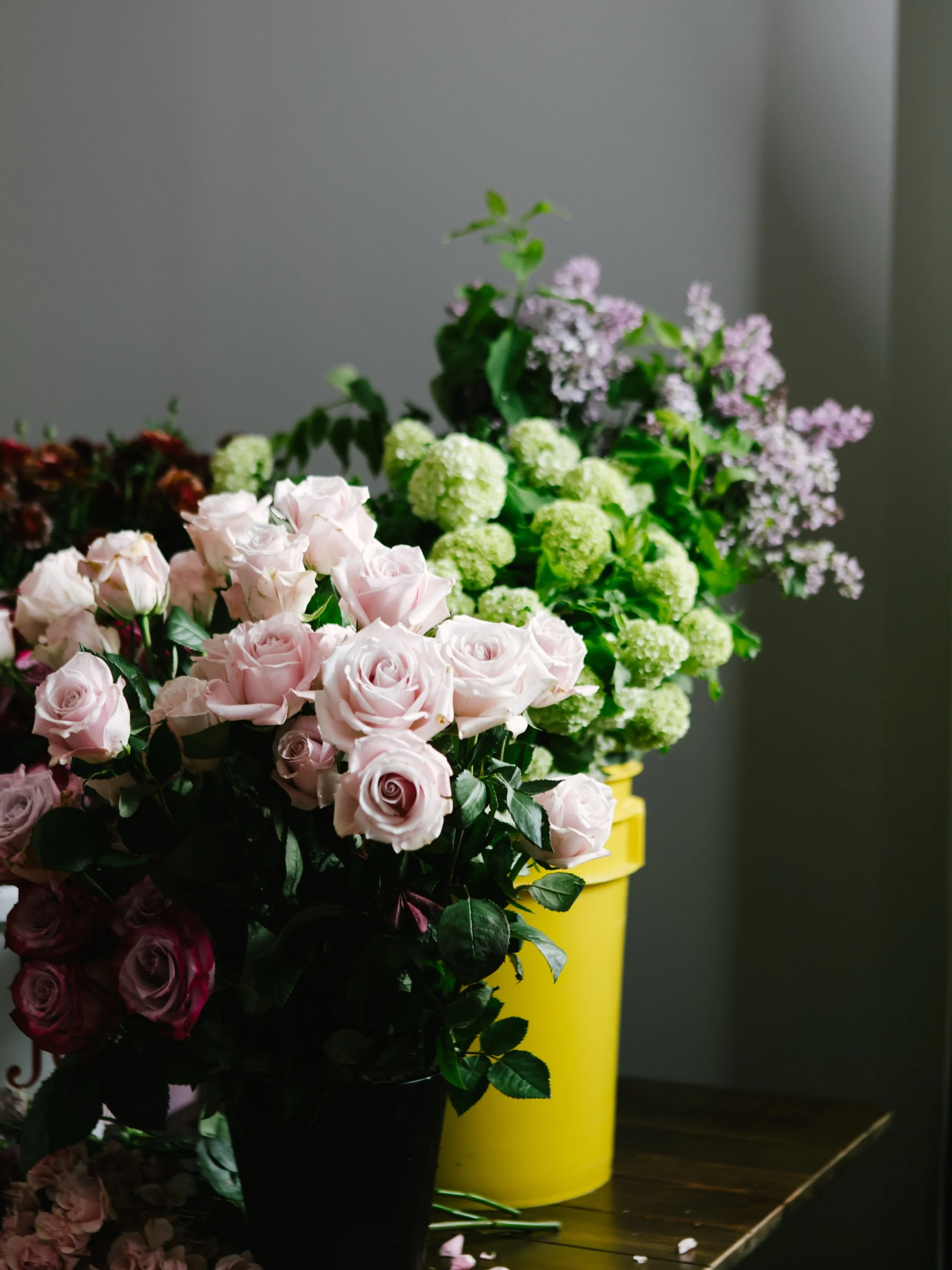 The right flowers can make a table feel unforgettable.

📷 @syedyaqeen