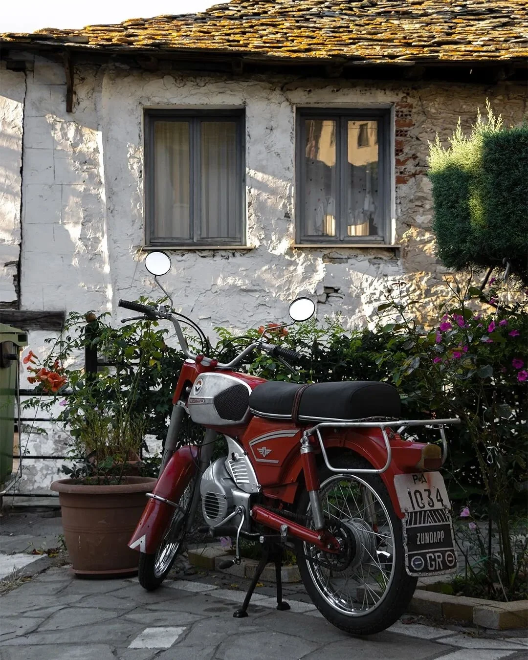 Спомени от Панагия ☺️

.
.
.
#panagia #thasosisland #thasos #sunsetcaptures #oldschoolmotorcycles #z&uuml;ndapp #summermemories #sunsetwalk #canon90d #lovemycamera