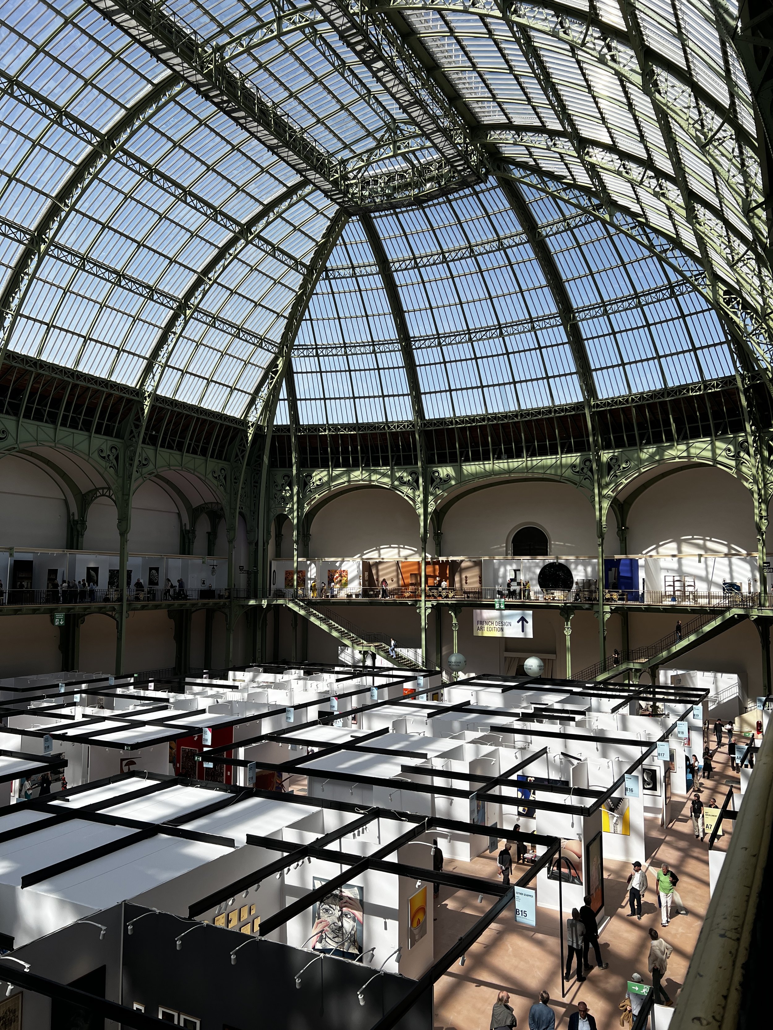 Do vinil ao tijolo: o que os objetos guardam que as imagens não conseguem contar