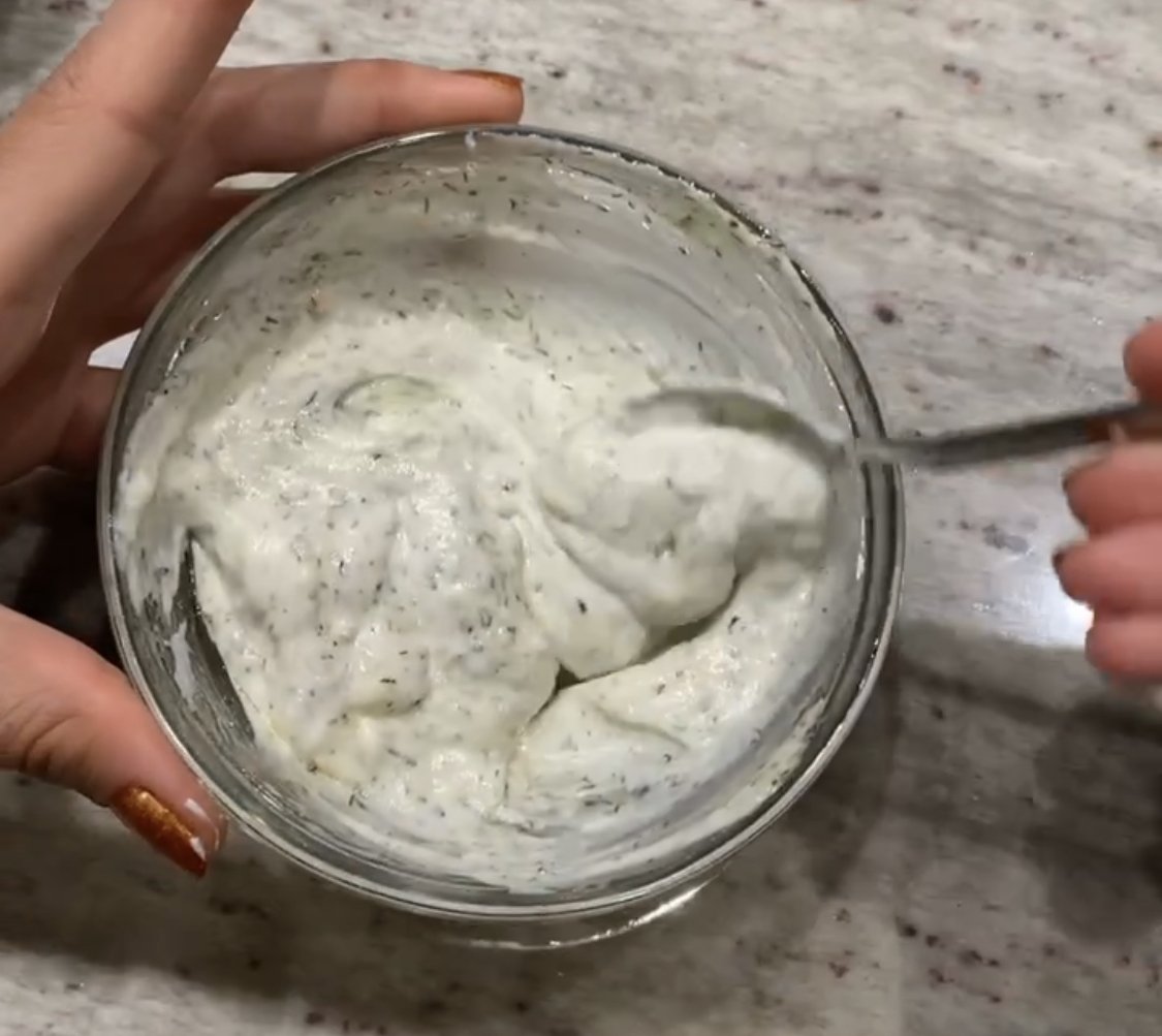 Fresh and Sour yogurt dipping sauce