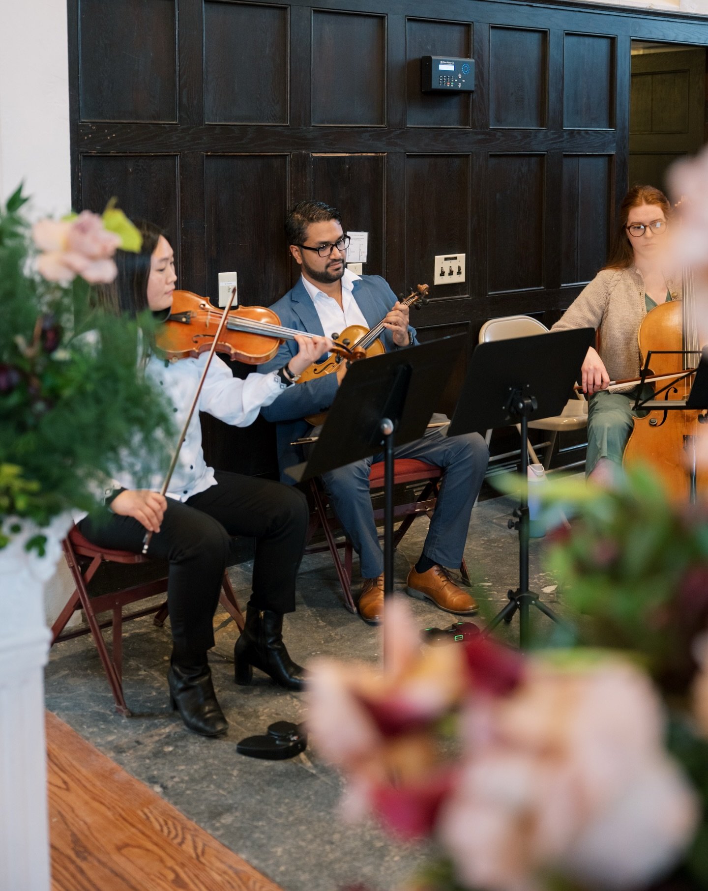 Photos by @ambervictoriaphotography 

@everylastdetailohio 
@bountifluerfloralstudio