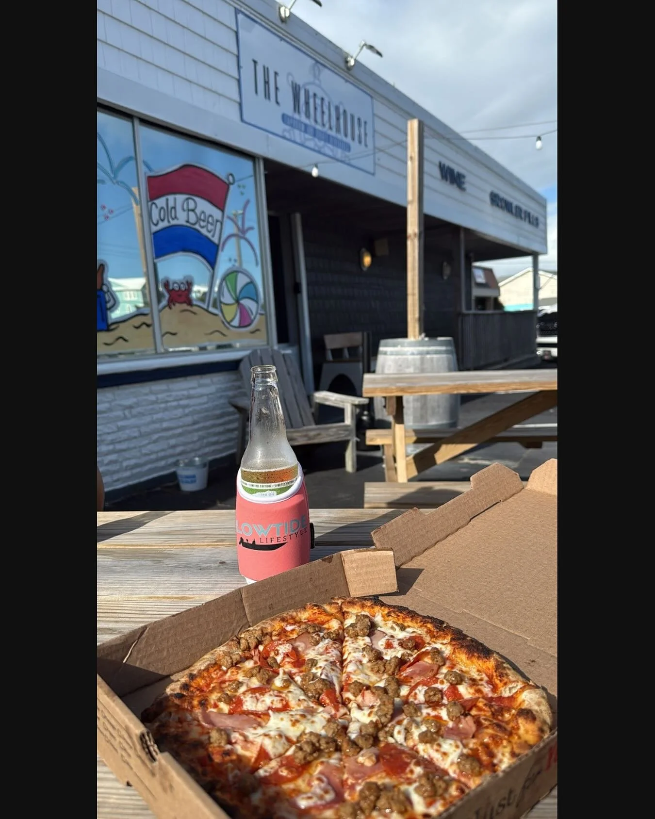 Apparently not every day can be a boat day. Our one-size-fits-all beverage coolers still work on land too. (And go even better with a good pizza)

🔗 in bio