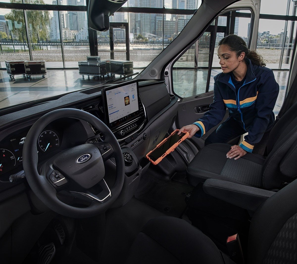 ford-transit-bev-eu-Side_Cockpit-9x8-1200x1066-gt3.jpg.renditions.original.png.jpeg